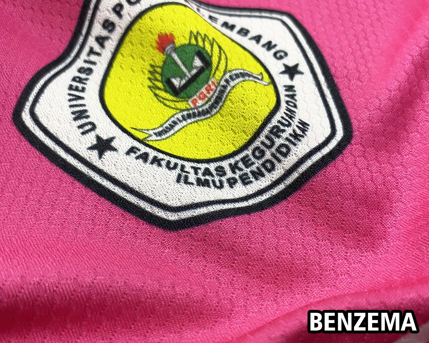 Bahan jersey Benzema medium cocok untuk pembuatan jersey custom Palembang